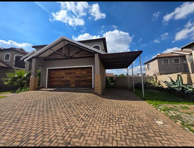 3 BEDROOM TOWNHOUSE FOR SALE IN GREENHILLS
